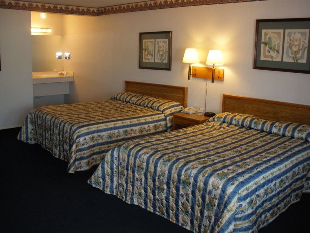 Garden Inn And Suites Glendora Room photo